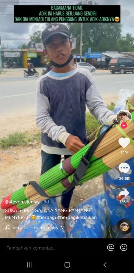 Anak penjual tikar dan bantal