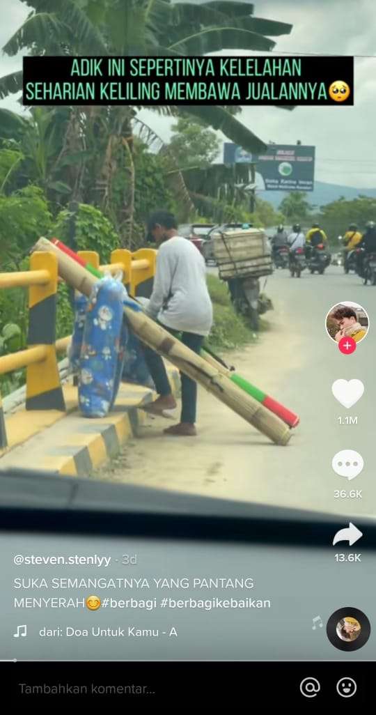 Anak penjual tikar dan bantal