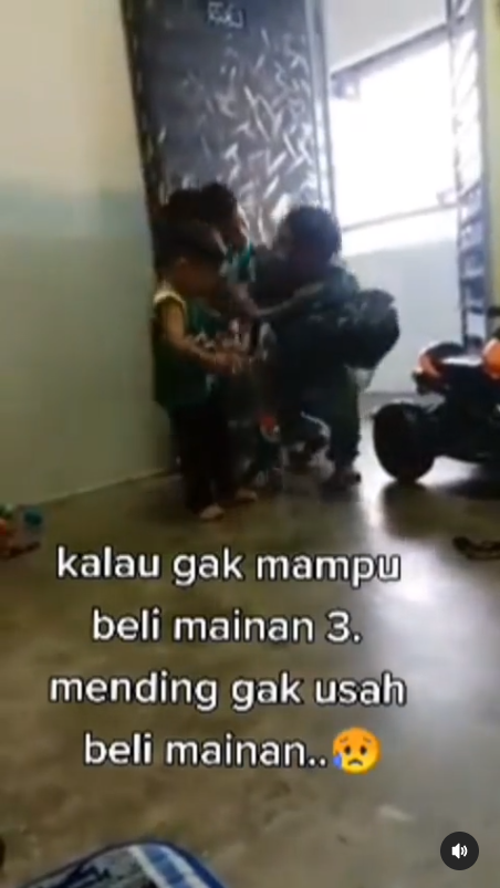 Ayah dan ketiga anaknya