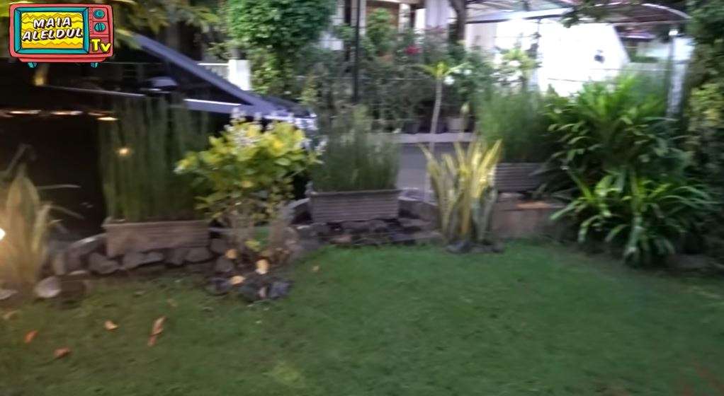Depan rumah Maia Estianty