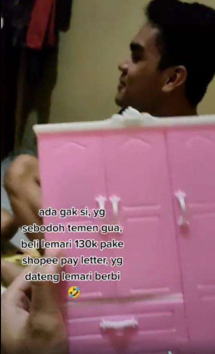 Beli lemari murah, yang datang malah mainan Barbie.