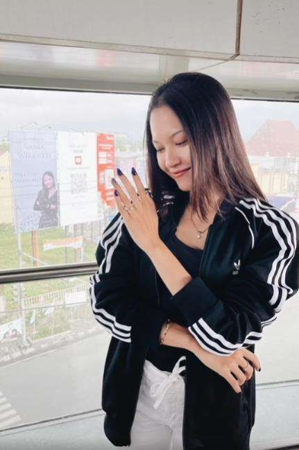 Viral Gadis Dilamar Pakai Baliho Raksasa.