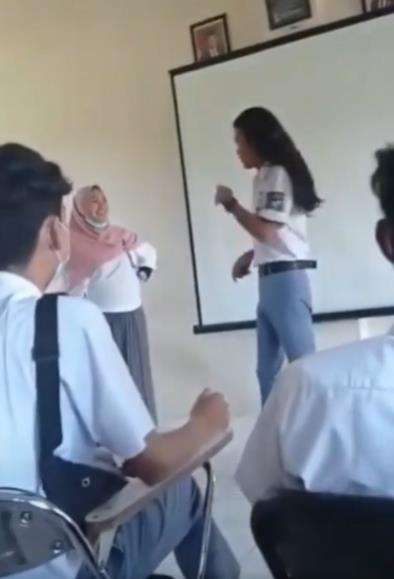 Viral kelamaan sekolah daring, pas masuk PTM auto gondrong.