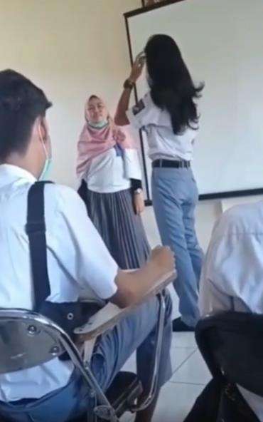 Viral kelamaan sekolah daring, pas masuk PTM auto gondrong.