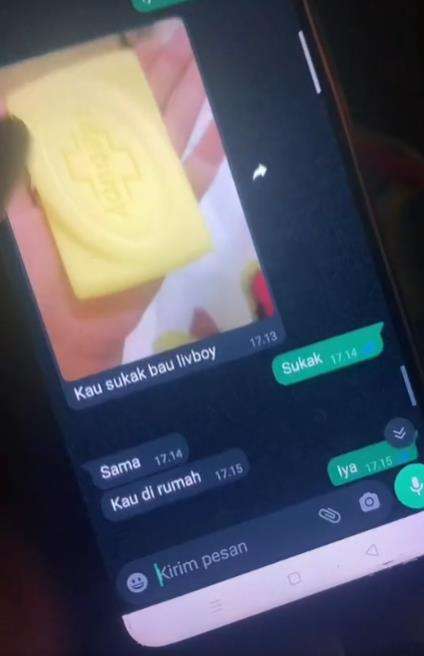 Iseng buka chat WA adik bikin ngakak.