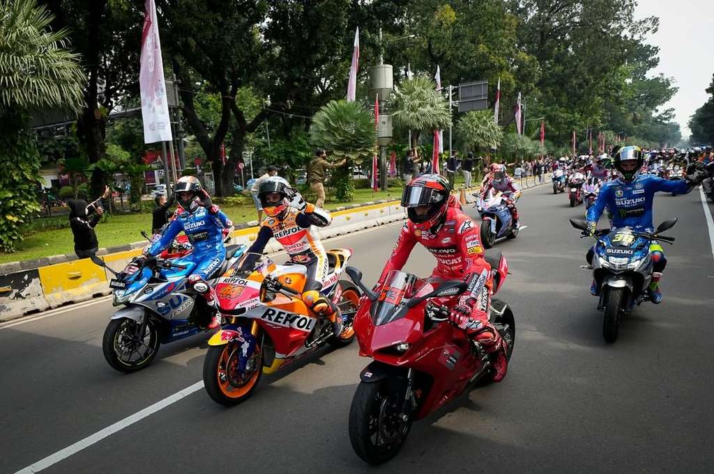 Para Pembalap MotoGP 2022 Memulai Parade (Foto: Instagram @motogp)