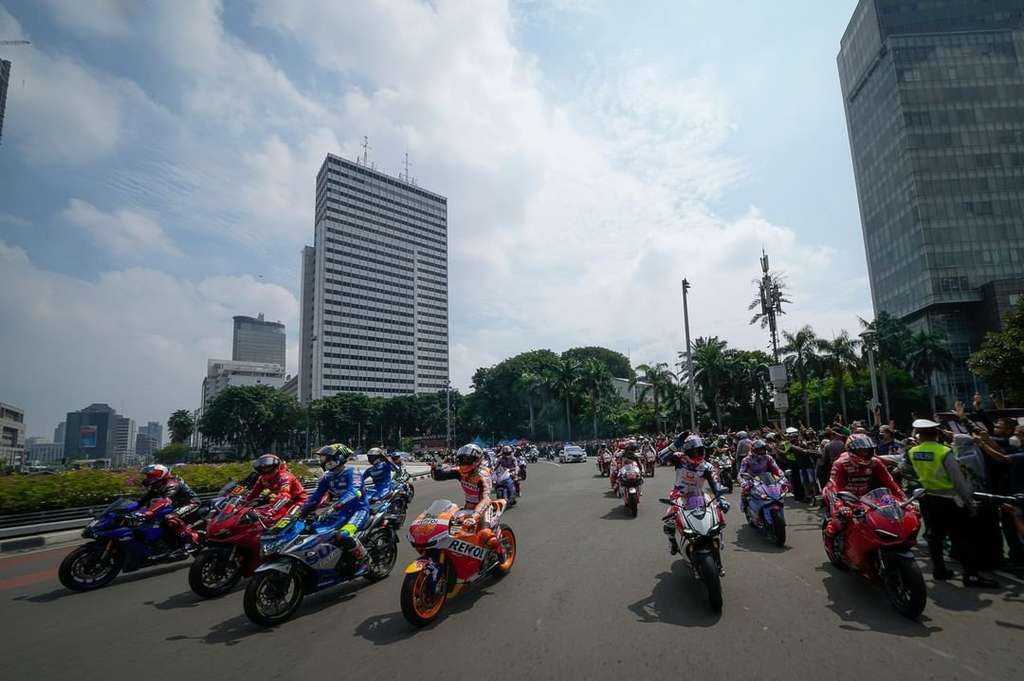 Para Pembalap MotoGP Melintasi Jalanan Jakarta (Foto: Instagram @motogp)