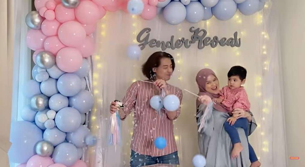 Anak kedua Roger dan Cut Meyriska