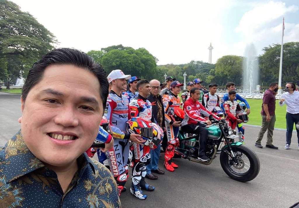 Menteri BUMN Erick Thohir Saat Sedang Menyambut Pembalap MotoGP 2022 (Foto: instagram @erickthohir)