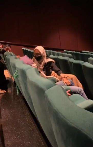 Geger Pemutaran Film Horor Dihentikan Gara-gara Penonton Kesurupan.