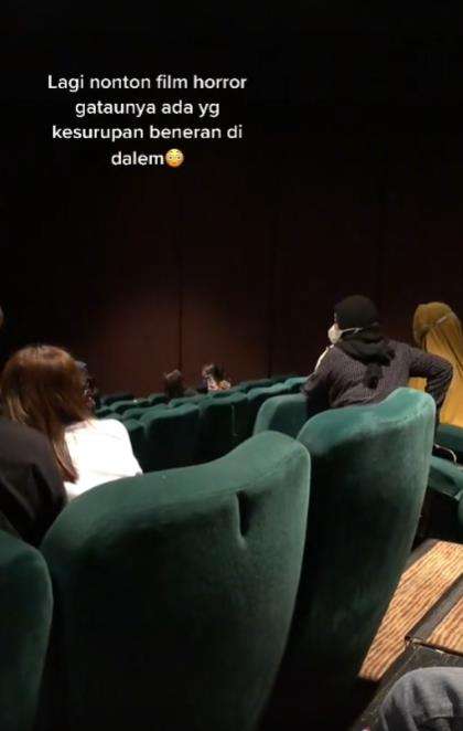 Geger Pemutaran Film Horor Dihentikan Gara-gara Penonton Kesurupan.