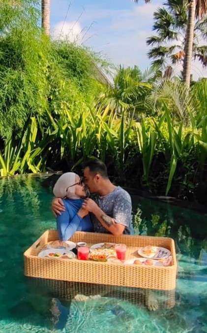 Bulan madu Venna Melinda dan Ferry Irawan