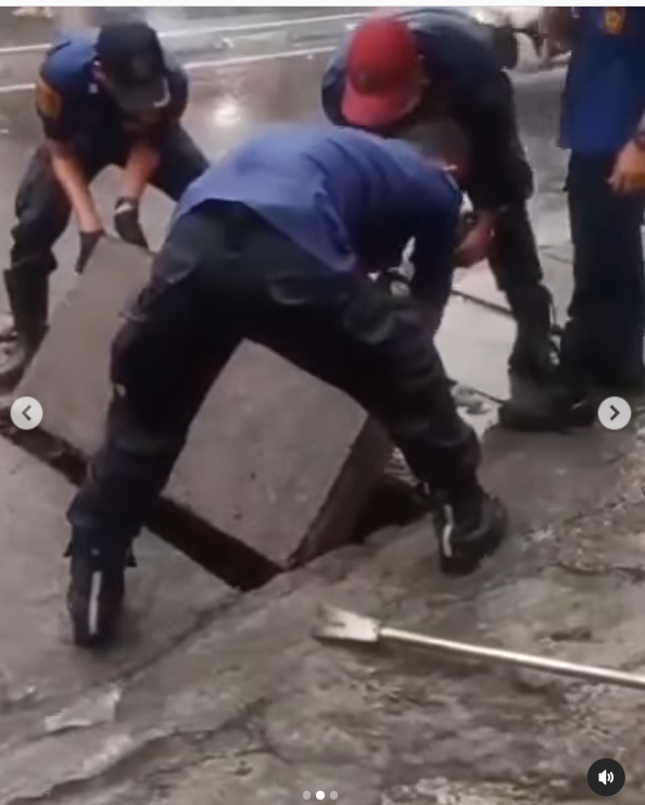 aksi heroik petugas damkar