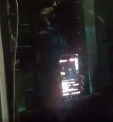 Viral penampakan sosok seram di balkon bangunan tua di Samarinda.