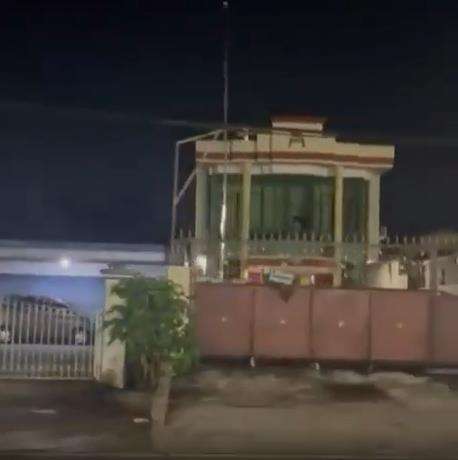 Viral penampakan sosok seram di balkon bangunan tua di Samarinda.