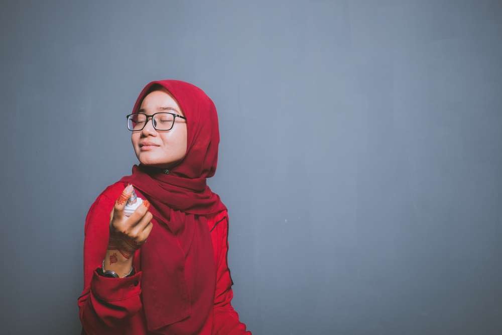 Menyemprotkan Setting Spray