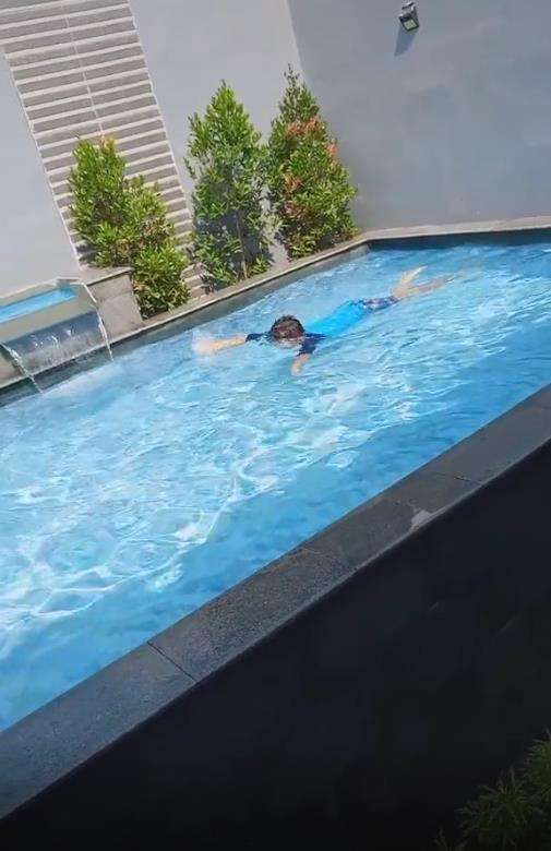 Viral kolam renang mini low budget yang menginspirasi.
