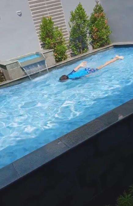Viral kolam renang mini low budget yang menginspirasi.