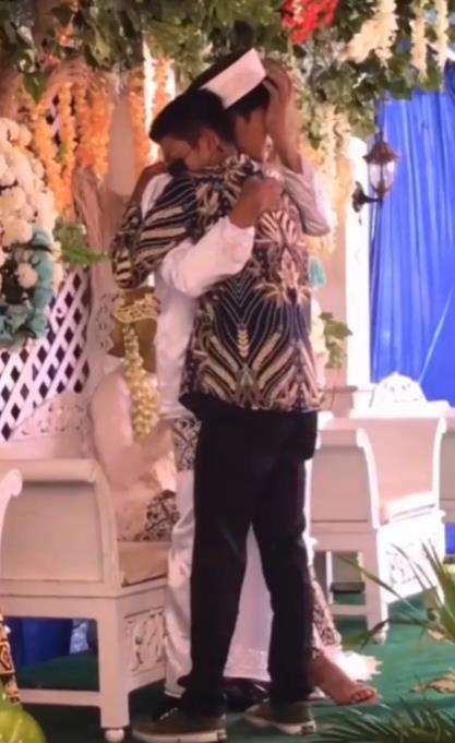 Sedih dan sakitnya ditinggal nikah oleh sahabat karib.