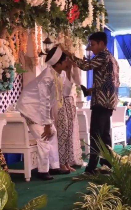 Sedih dan sakitnya ditinggal nikah oleh sahabat karib.