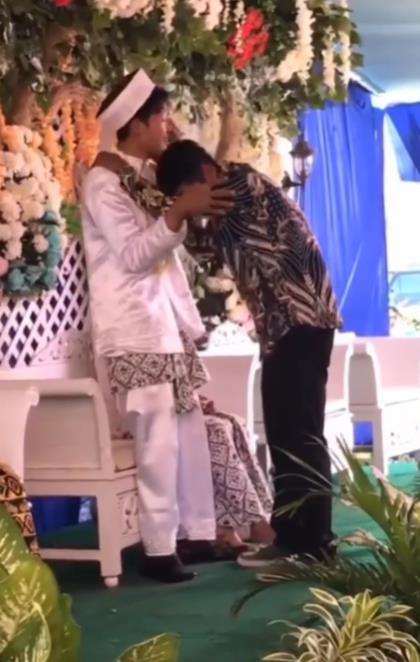 Sedih dan sakitnya ditinggal nikah oleh sahabat karib.