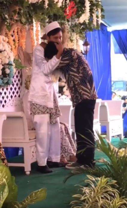 Sedih dan sakitnya ditinggal nikah oleh sahabat karib.