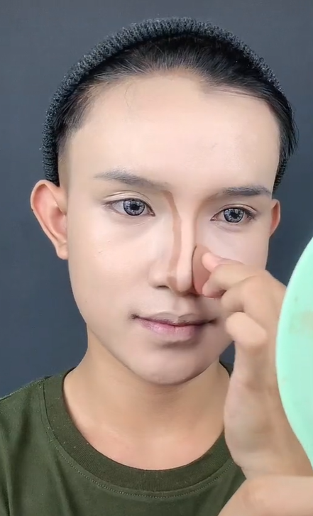 Menggunakan Cream Contour