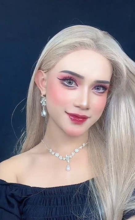 TikTokers Makeup Seperti Barbie