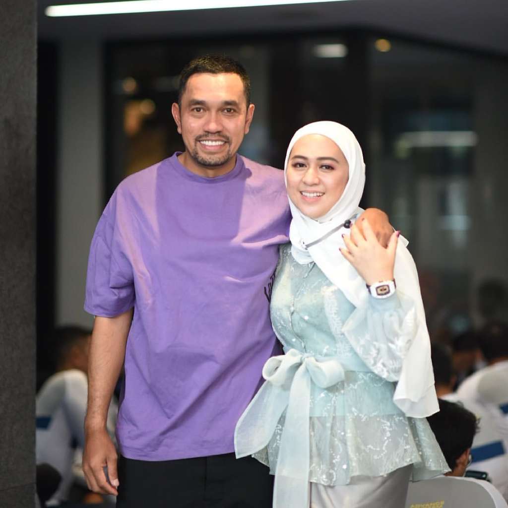 Potret Feby Belinda Istri Ahmad Sahroni