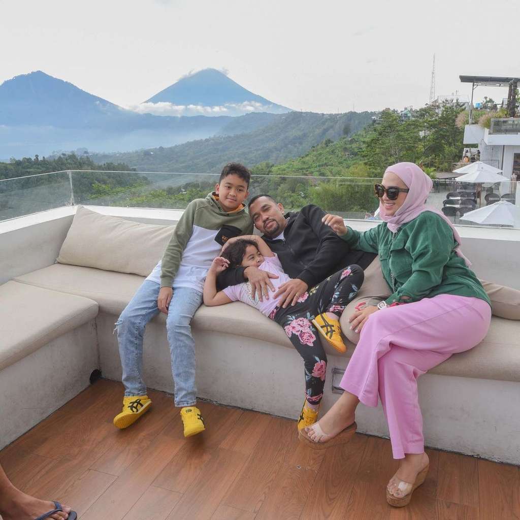 Potret Feby Belinda Istri Ahmad Sahroni