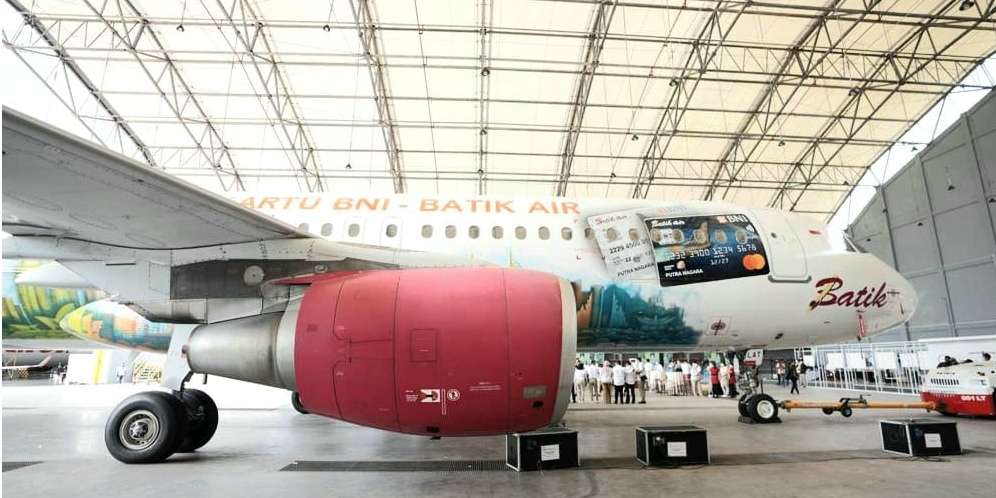 Kartu BNI mejeng di body pesawat Batik Air (Foto: BNI)