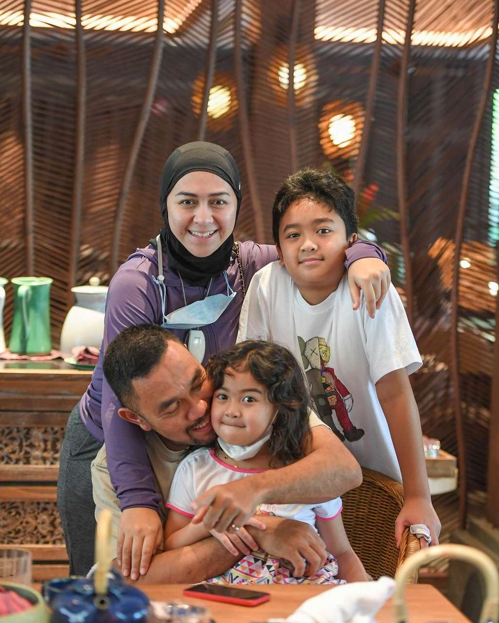 Potret Feby Belinda Istri Ahmad Sahroni