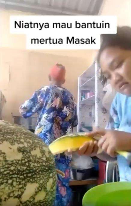 Dapat ibu mertua baik, bantu masak malah disuruh main TikTok