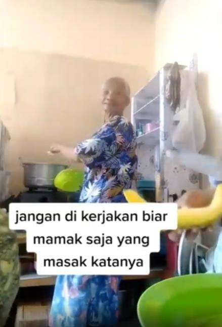 Dapat ibu mertua baik, bantu masak malah disuruh main TikTok