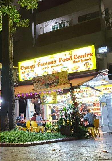 Baru makan setengah ayam goreng temukan belatung di dalamnya.