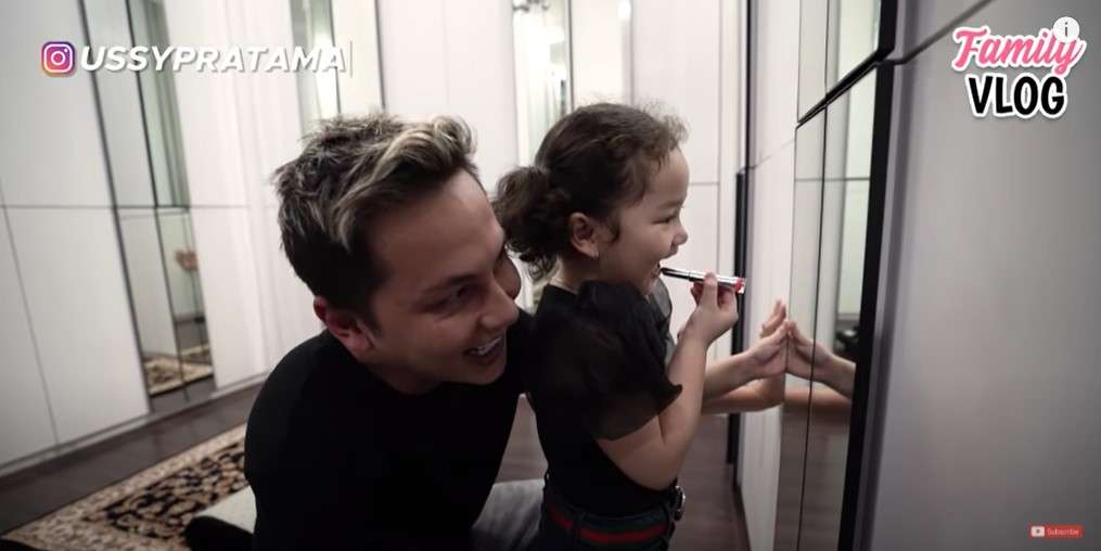 Andhika pergoki putrinya Dandan pakai lipstik