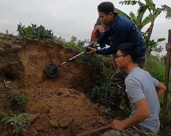 Heboh penemuan sarang berisi 100 ular kobra di pematang sawah
