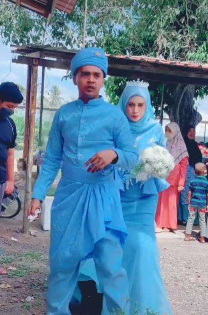 Ibu menikah dengan suami baru yang ternyata teman SD putrinya.