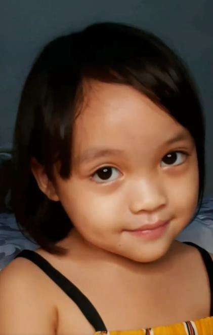 Aksi bocah cilik adukan klien cantik ayahnya ke ibunya.