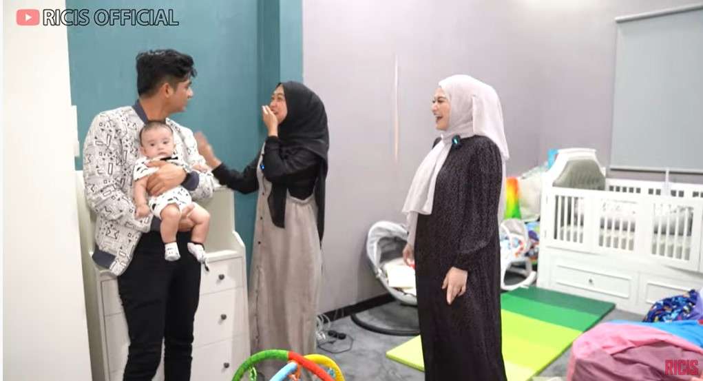 Ria Ricis kegirangan dapat hadiah dari Nathalie