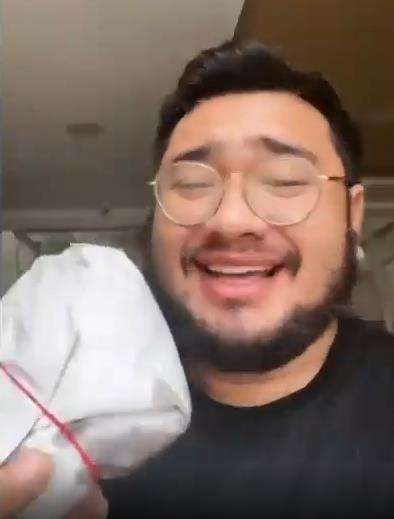 Unboxing nasi goreng jumbo hampir 1 kg.