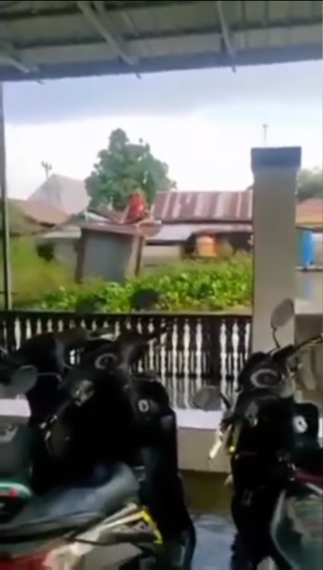 Jamban Terbawa Arus Sungai Jamban Terbawa Arus Sungai