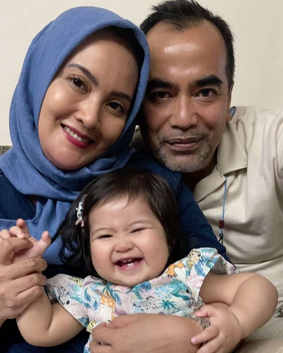 Potret Julianda Barus suami Elma Theana
