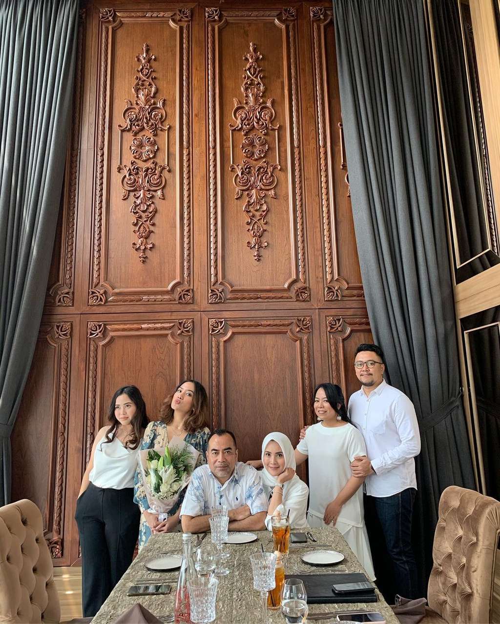 Potret Julianda Barus suami Elma Theana