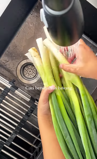 Menyimpan Daun Bawang