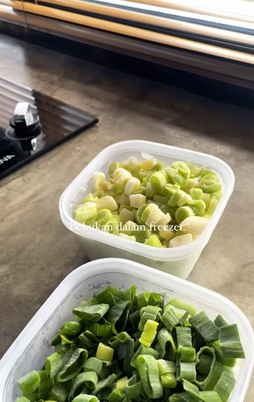 Menyimpan Daun Bawang