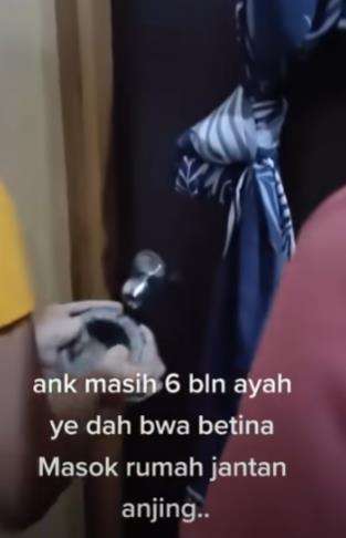 Istri pergoki suami berduaan dengan pelakor di kamar.