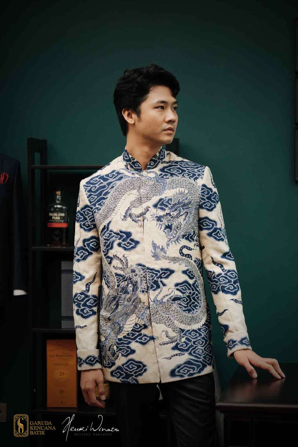 Koleksi Garuda Kencana Batik dan Henri Winata Bespoke Menswear