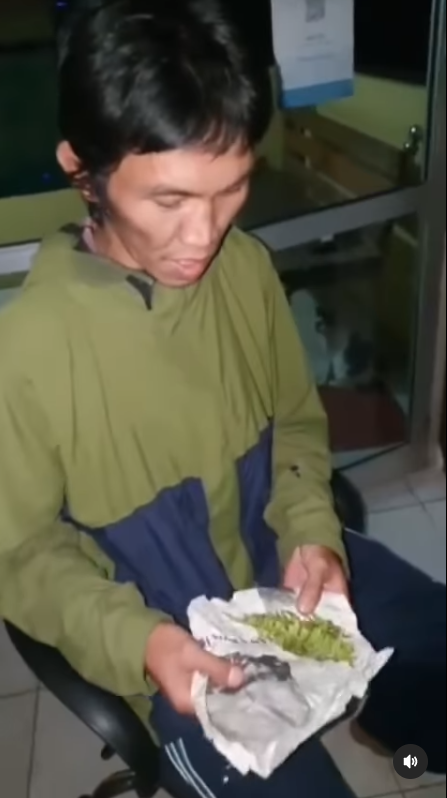 Pria Pelapor