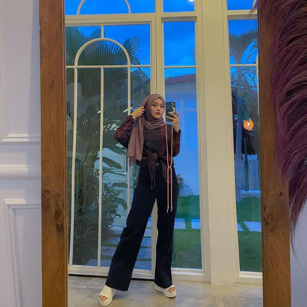 Putri Delina